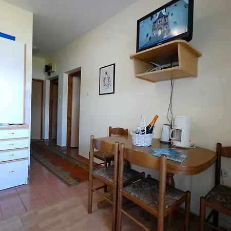 Apartment Crnac Mi Malinska
