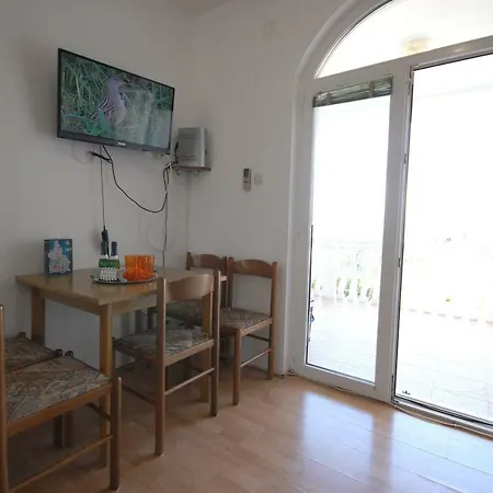 Apartment Crnac Mi *